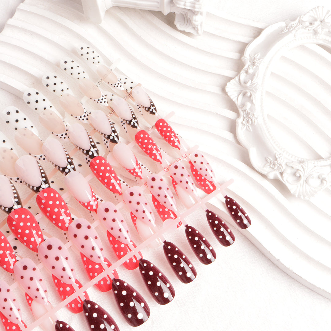 Künstlerische Polka Dot Nagelkunst Tipps Karnz