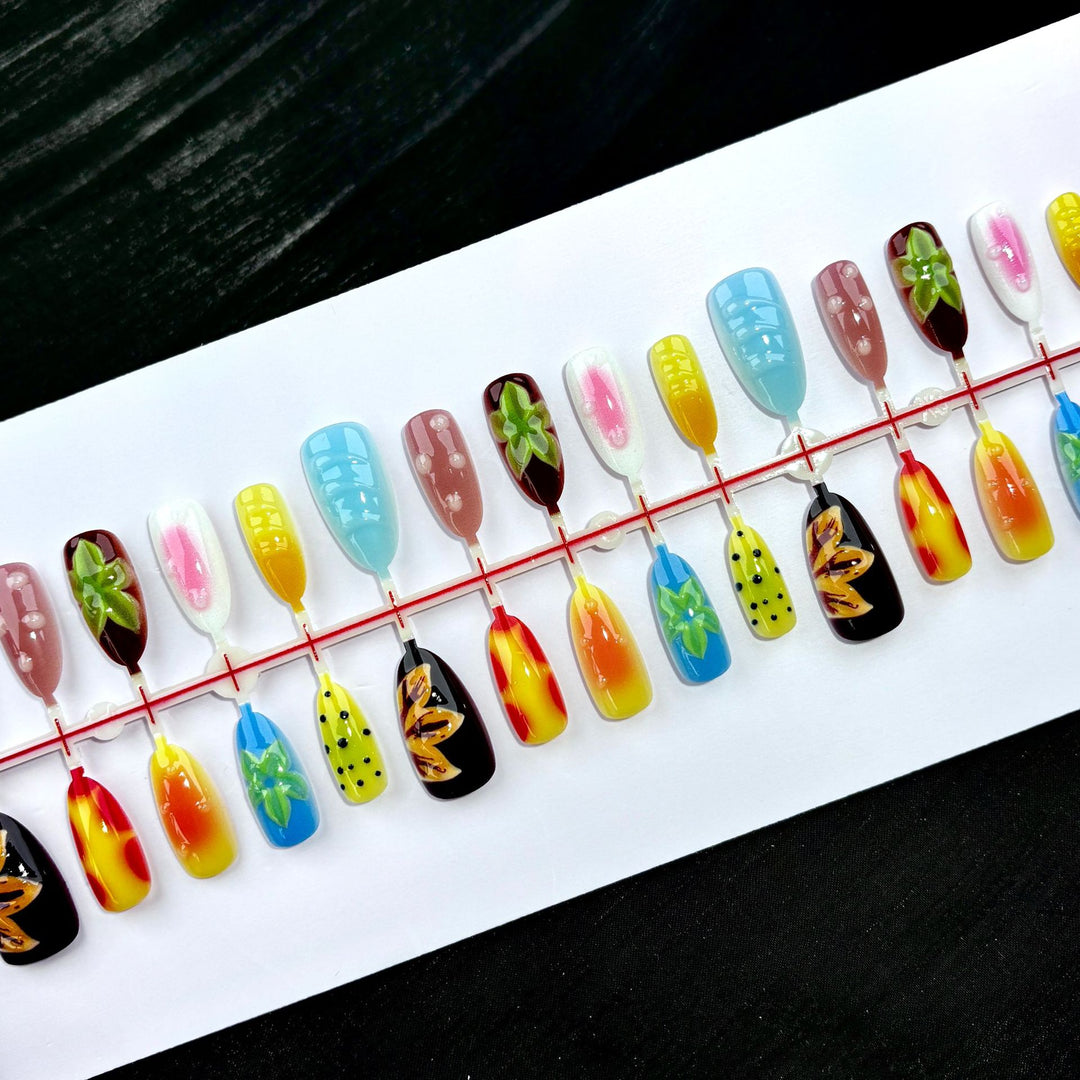 Künstlerisches Multi-Design Presse-auf Nagelset