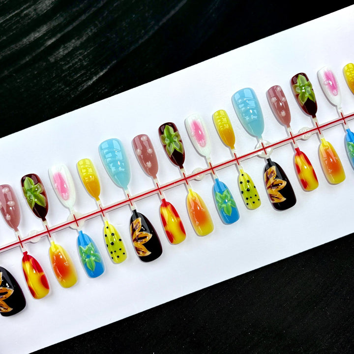 Künstlerisches Multi-Design Presse-auf Nagelset