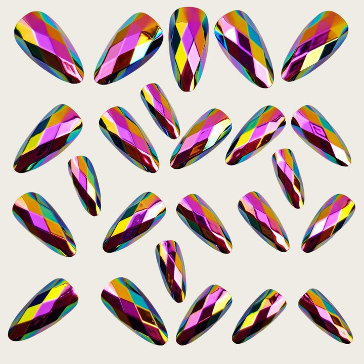 Glänzende Stiletto Kunstnägel mit Diamantierter Oberflächenstruktur Karnz