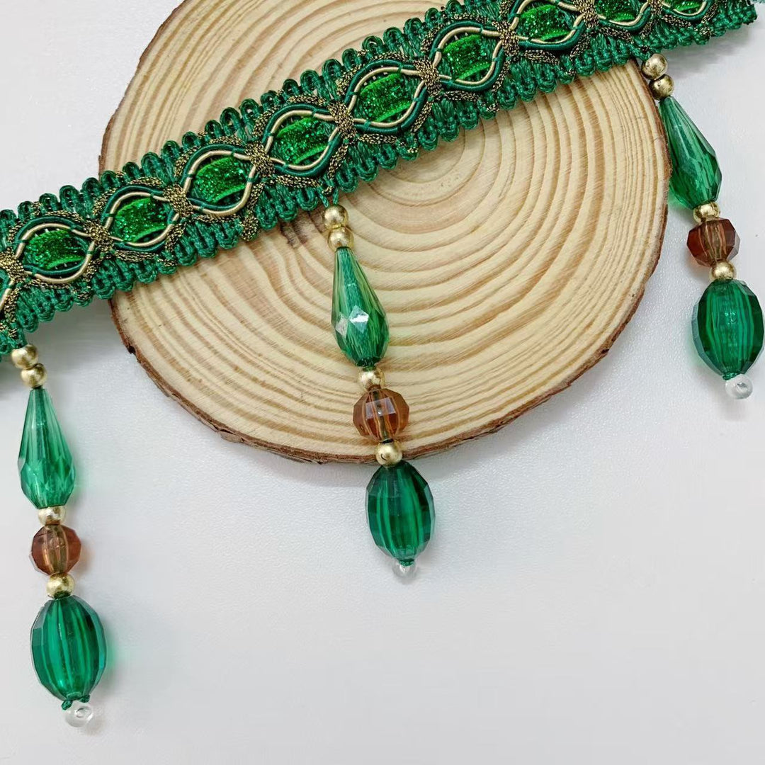 Elegante und Auffällige Borte mit Glaskristallen Karnz