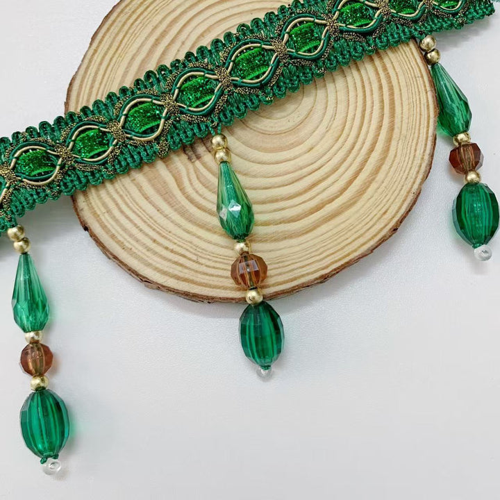 Elegante und Auffällige Borte mit Glaskristallen Karnz