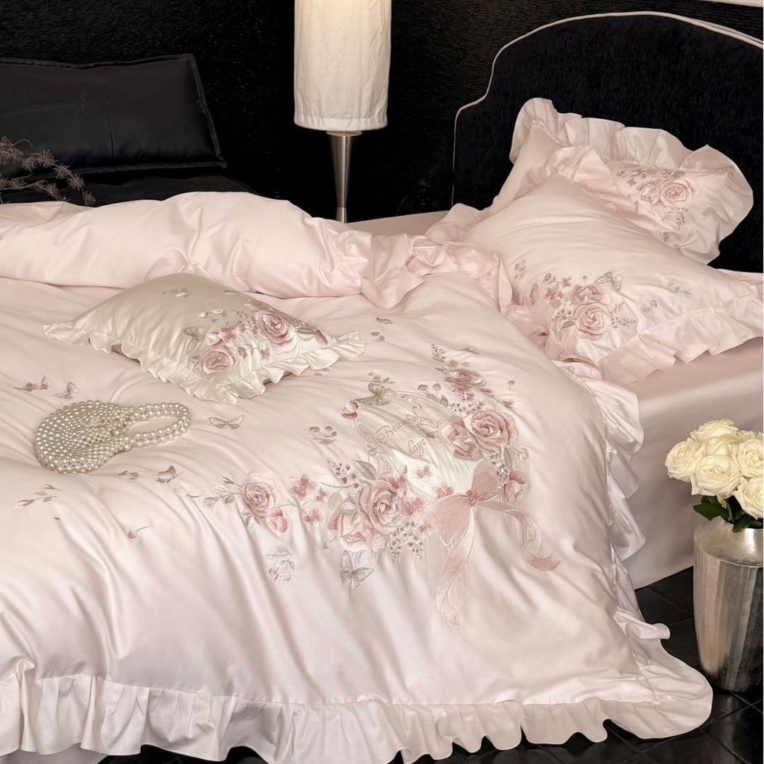 Satin-Effekt Floral Besticktes Bettbezug Set mit Rüsche und Dekorativen Kissenbezügen