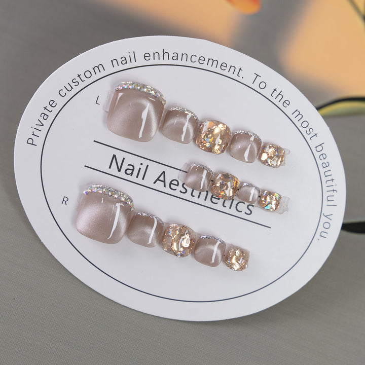 Dekoratives Nagelkunstset mit Strassakzenten