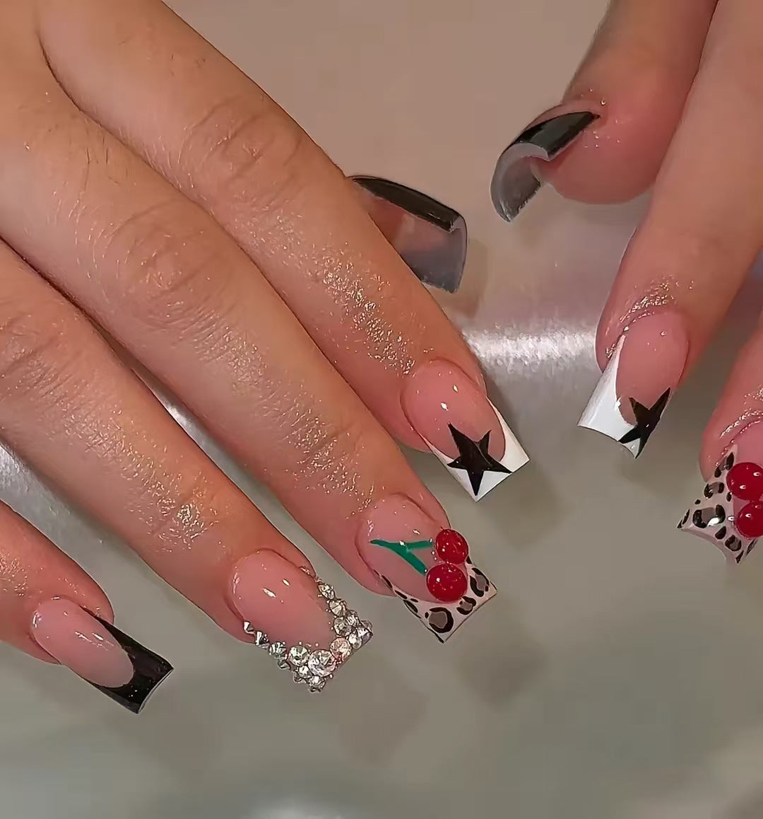 Künstlerisches Nail Art Design Set mit Kirsch- und Sternelementen