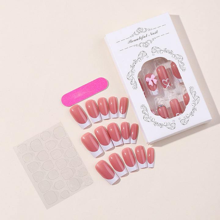 Kunstnagelset mit eleganten Motiv- und Glitzerdetails Karnz