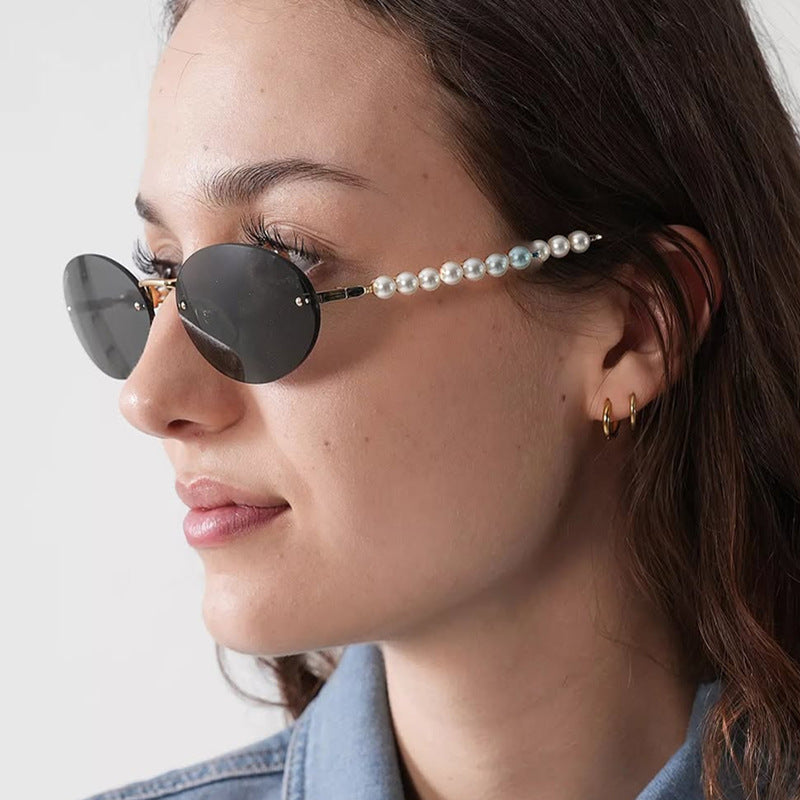 Damen stilvolle ovale Sonnenbrille mit eleganten Verzierungen Karnz