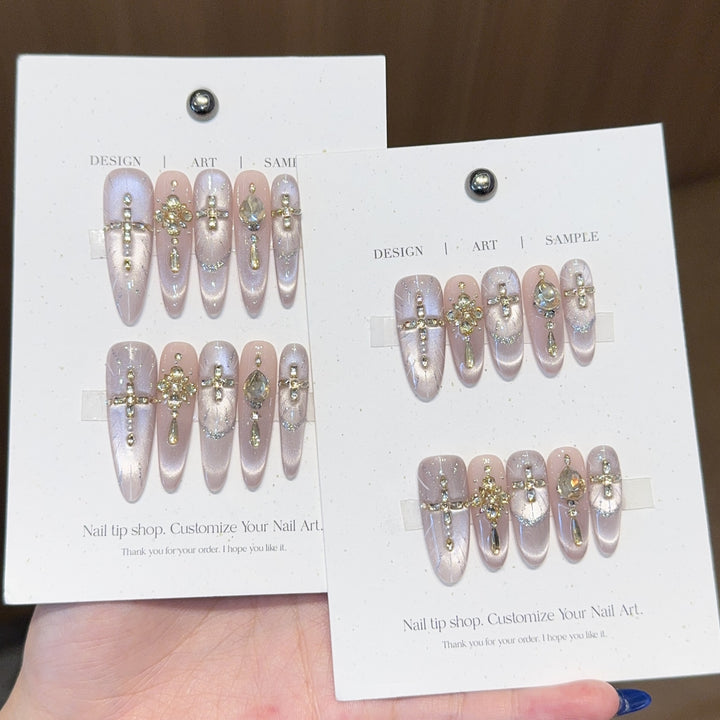 Kunstnägel mit Eleganten Strass- und Glitzerdetails Karnz
