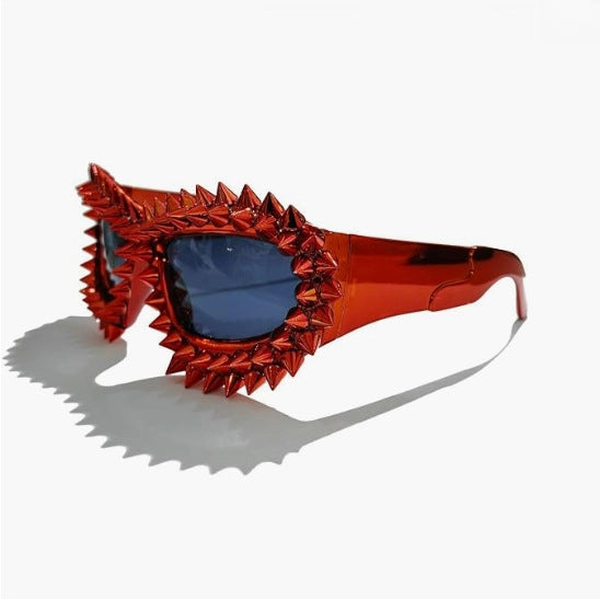 Damen Statement-Sonnenbrille mit kreativen Nietenakzenten Karnz