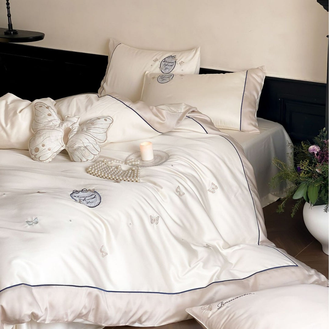 Luxuriöses Baumwollsatin-Bettwäscheset mit bestickten Schmetterlingsapplikationen und feiner Paspel