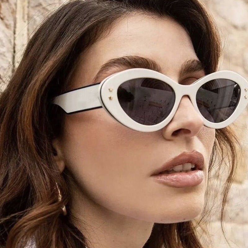 Damen Cat-Eye Sonnenbrille mit luxuriösem Kunststoffrahmen und dekorativen Akzenten Karnz