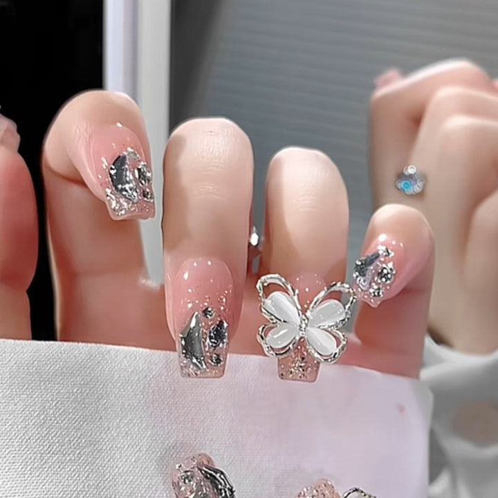 Dekoratives Schmetterlings-inspiriertes Press-On Nagelkunstset Karnz