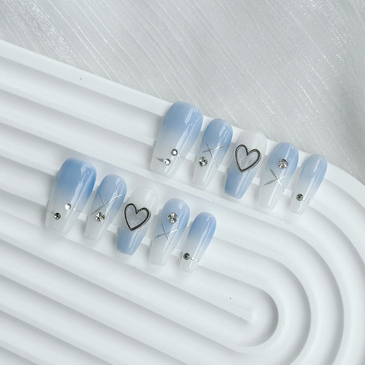Luxus Ombré Press-On Nagelkunst Set mit Herz- und Edelsteinakzenten