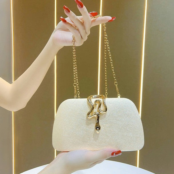 Elegante strukturierte Abend-Clutch