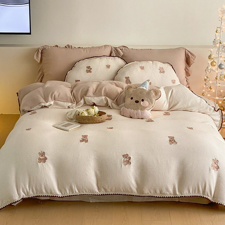 Bettwäsche-Set aus Baumwoll-Musselin mit gestickten Teddybär-Motiven und Zierkräuselung