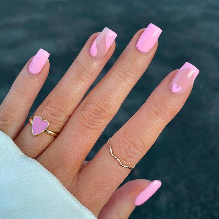 Elegante Herzmuster-Nagelkunstverlängerungen Karnz