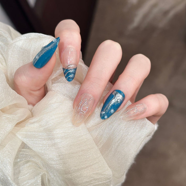Künstlerische Metallic Press-On Nails