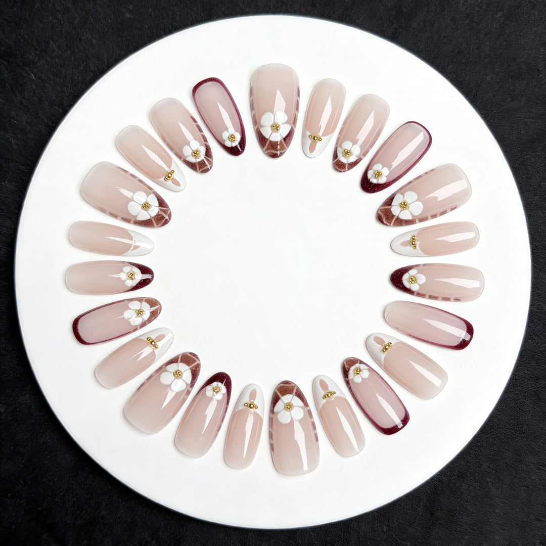 Elegante florale Design Press-On-Nagelverzierung Karnz