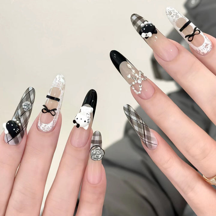 Künstlerisches florales detailliertes Press-On-Nagelset Karnz