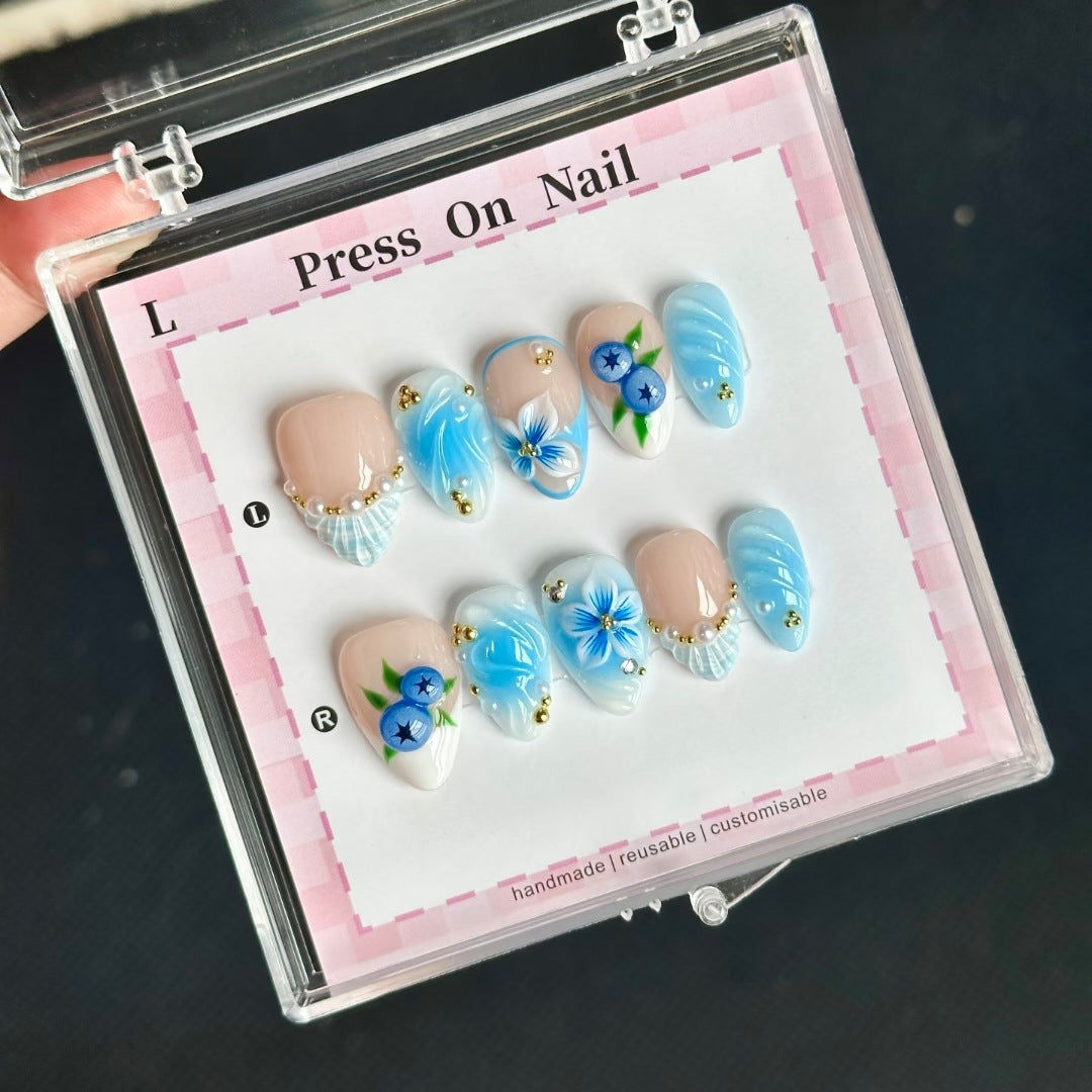 Dekoratives Handgefertigtes Press-On Nagelkunstset mit von Strand inspirierten Designs