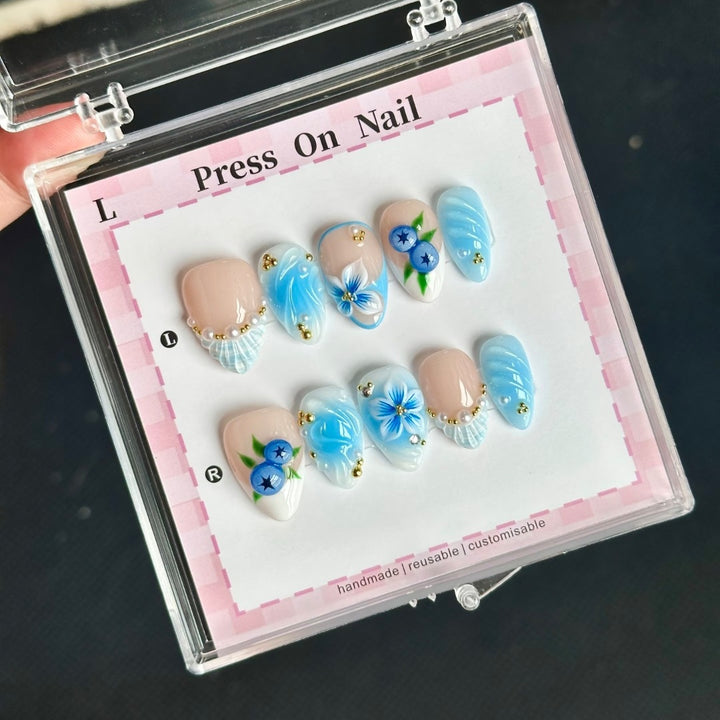 Dekoratives Handgefertigtes Press-On Nagelkunstset mit von Strand inspirierten Designs