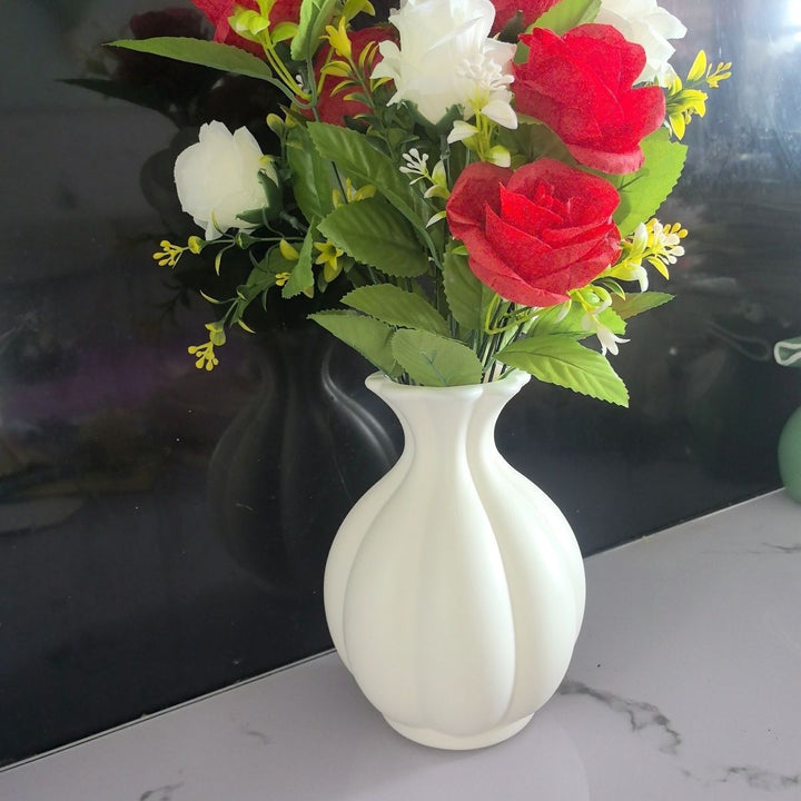Elegante Skulpturierte Dekorative Vase Karnz