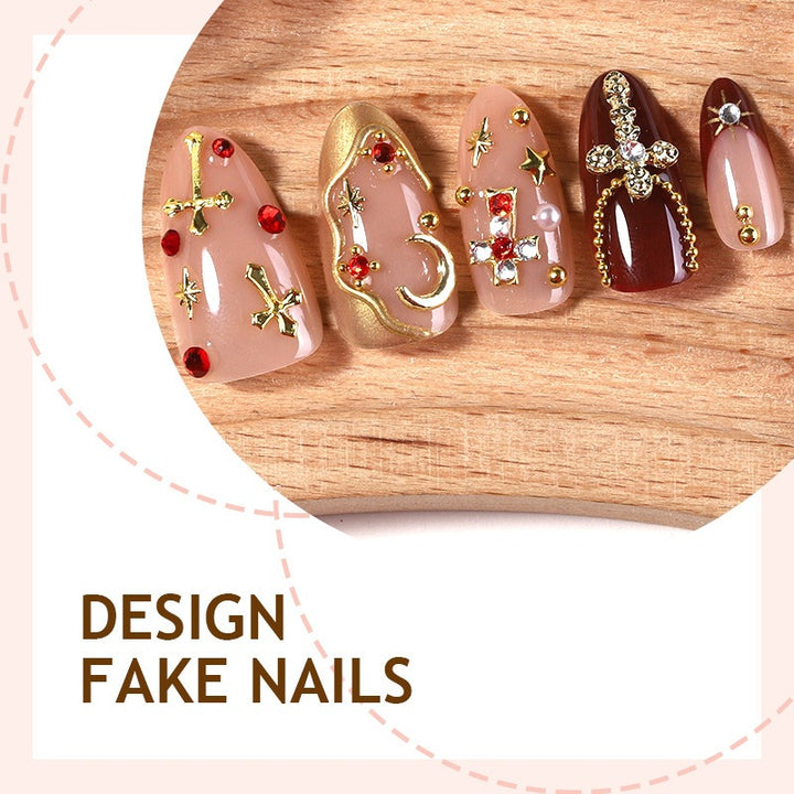Kunstnagelset mit glamourösen Design und luxuriösen Akzenten Karnz