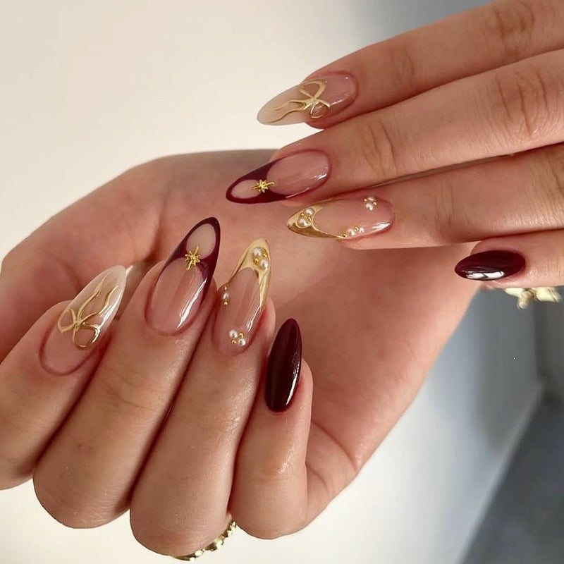 Künstliche Nagelkollektion mit luxuriösen Designs und glamourösen Verzierungen Karnz