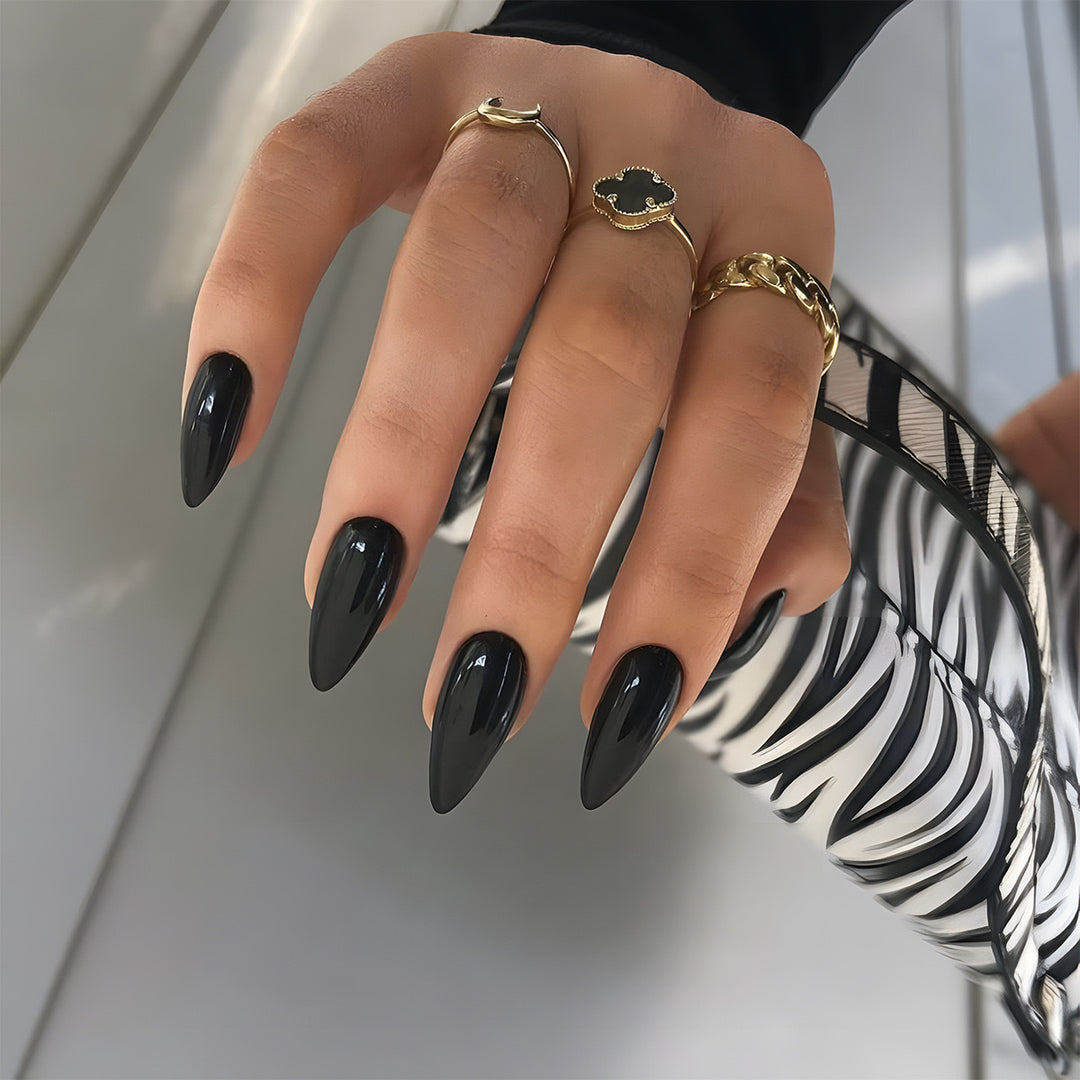 Kunstnägel mit elegantem Stiletto-Design Karnz