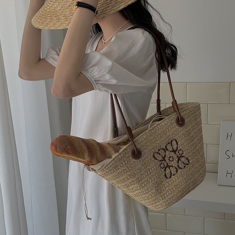 Damen Elegante Handtasche aus geflochtenem Naturmaterial mit luxuriösen Ledergriffen Karnz