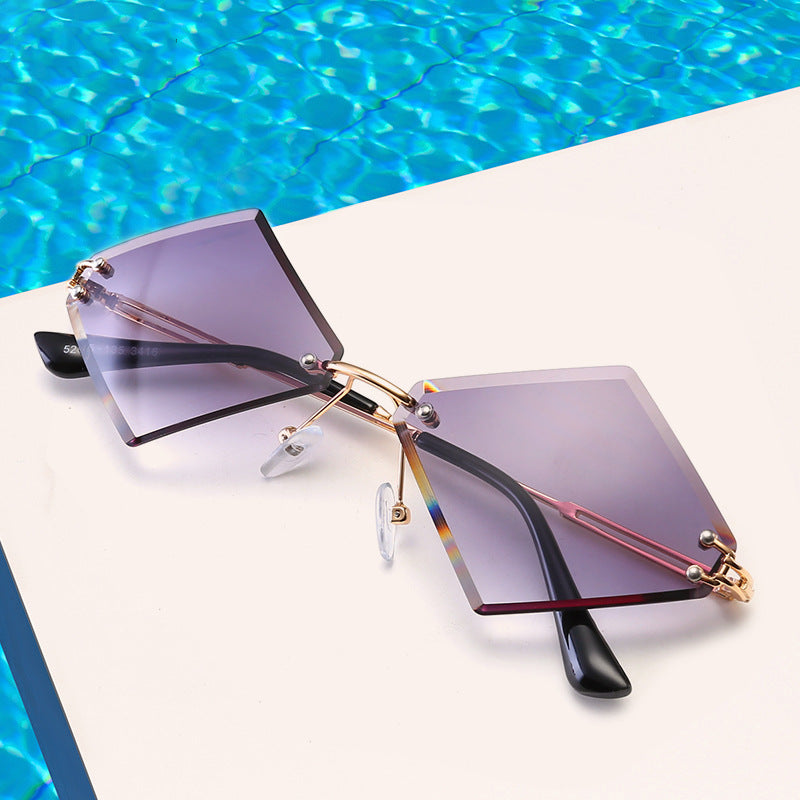 Damen modische geometrische Sonnenbrille mit verspiegelten Gläsern Karnz