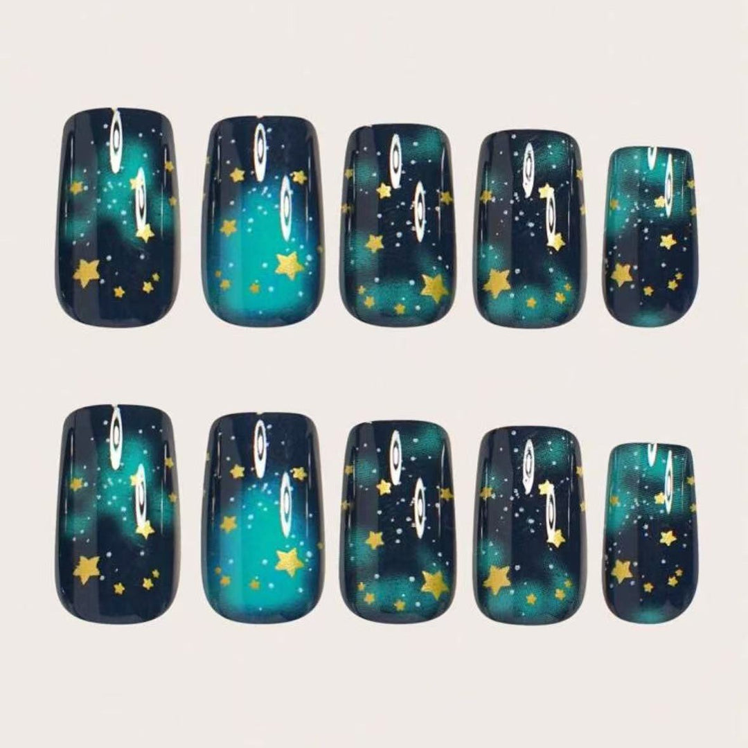 Glitternde Nagellack mit Sternenakzenten Karnz