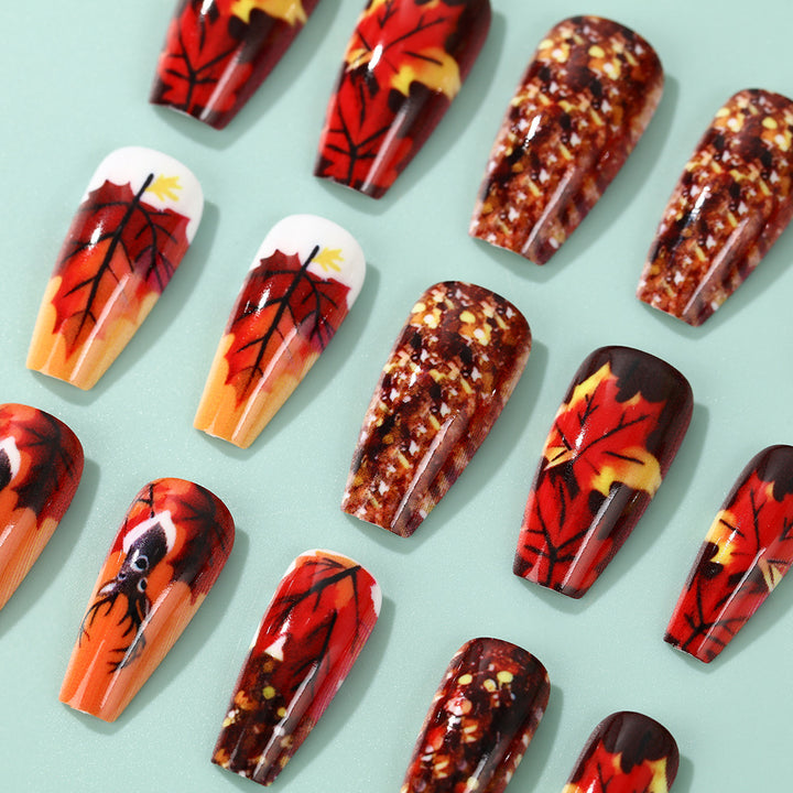 Kunstnägel im herbstlichen Blätter-Design Karnz