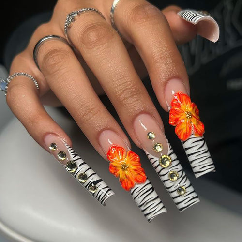 Künstlerische Blumen- und Zebra-Muster Press-On Nägel Karnz