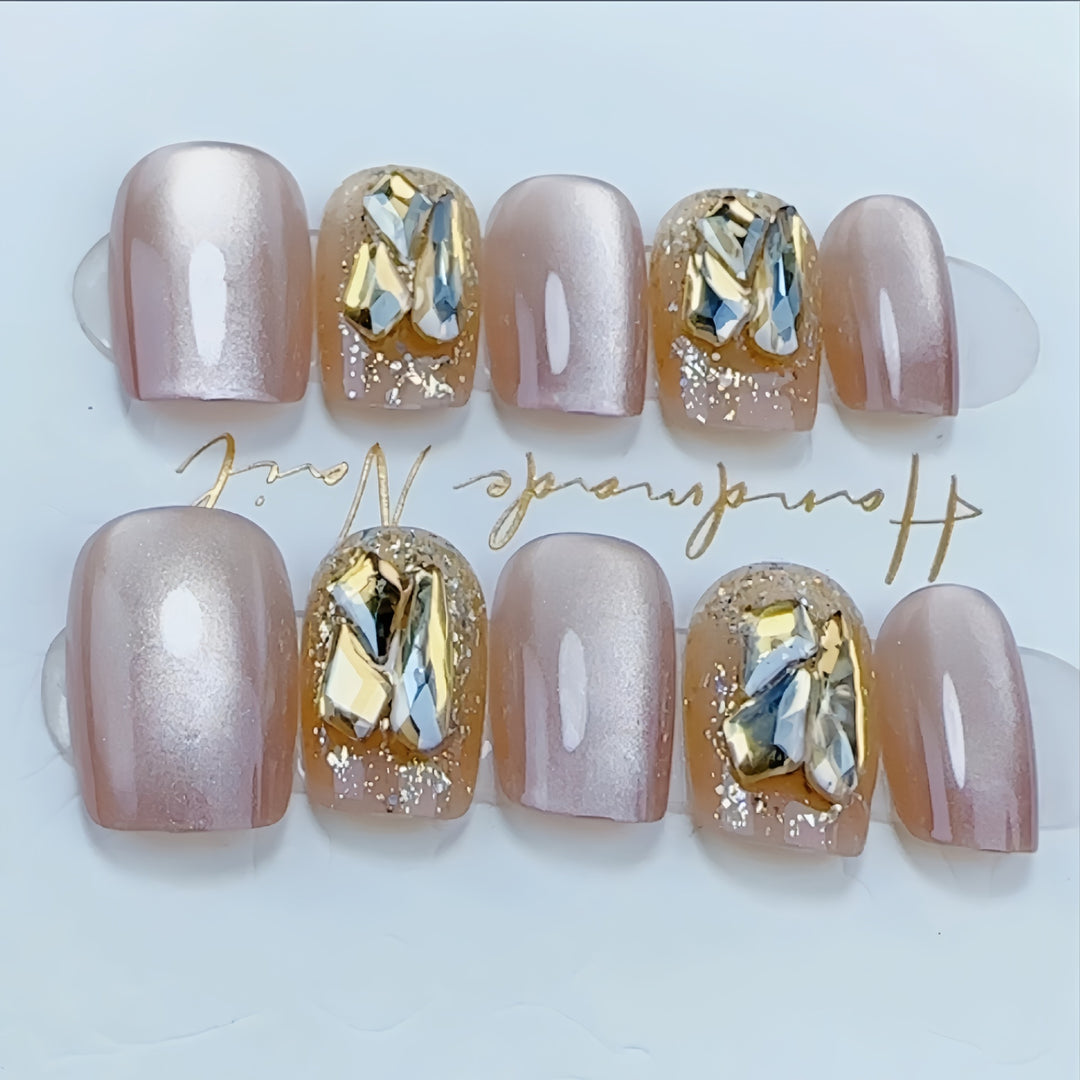 Handgefertigtes dekoratives Nagelset Karnz