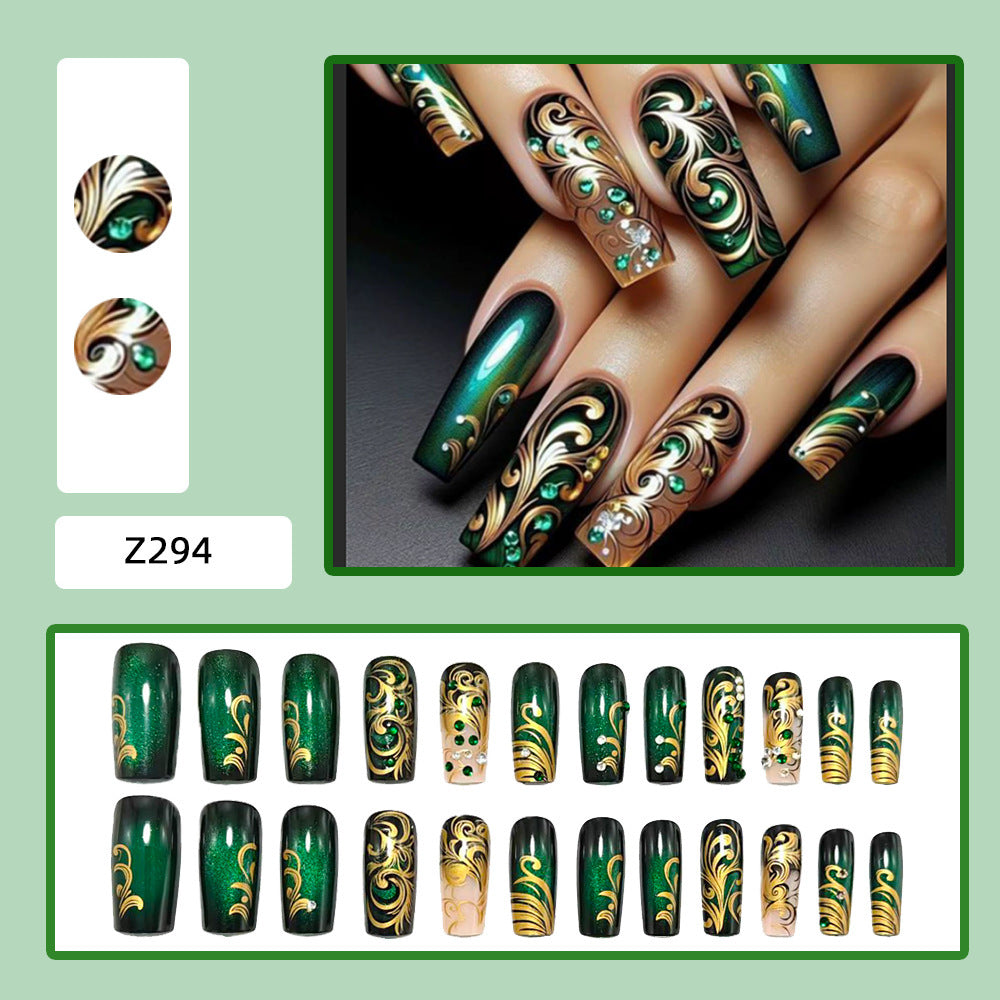 Kunstnägel mit Eleganten Gold- und Grüntönen Karnz