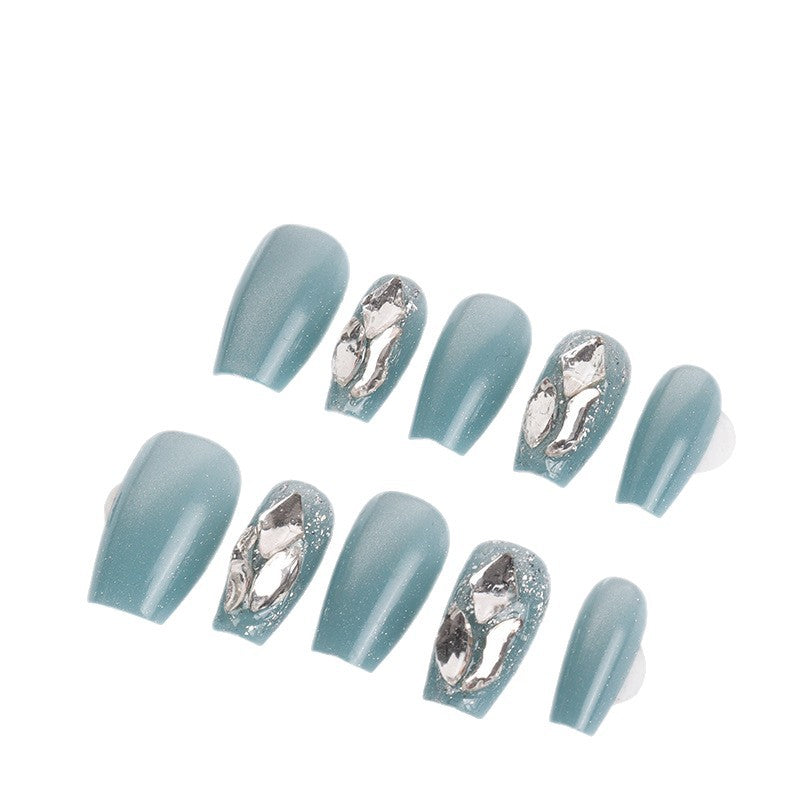 Elegantes Press-On-Nagelset mit Schmuckakzenten