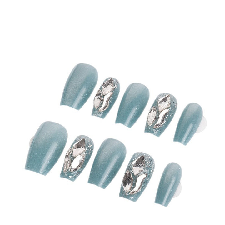 Elegantes Press-On-Nagelset mit Schmuckakzenten