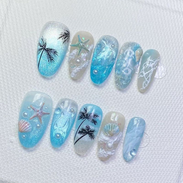 Kunstnagelset mit floralen Mustern und Ombre-Effekten Karnz