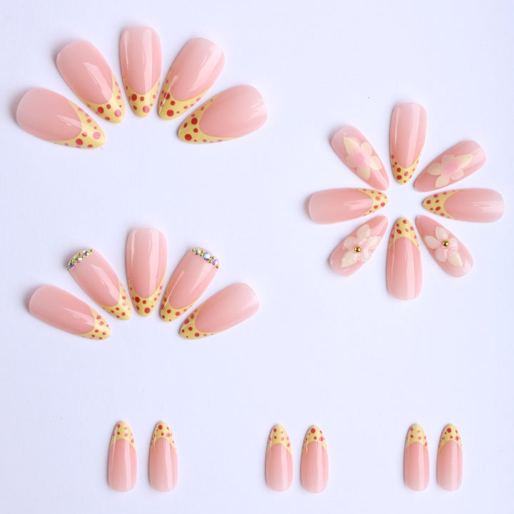 Kunstfingernägel mit Floralen 3D-Applikationen und Elegantem Design Karnz
