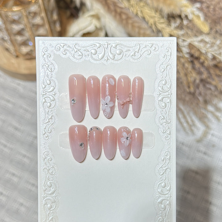 Florales Press-On Nagelkunst-Set Karnz