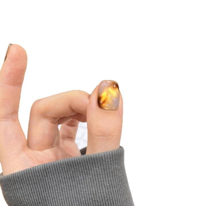 Kunstnägel mit Edlem Metallic-Design Karnz