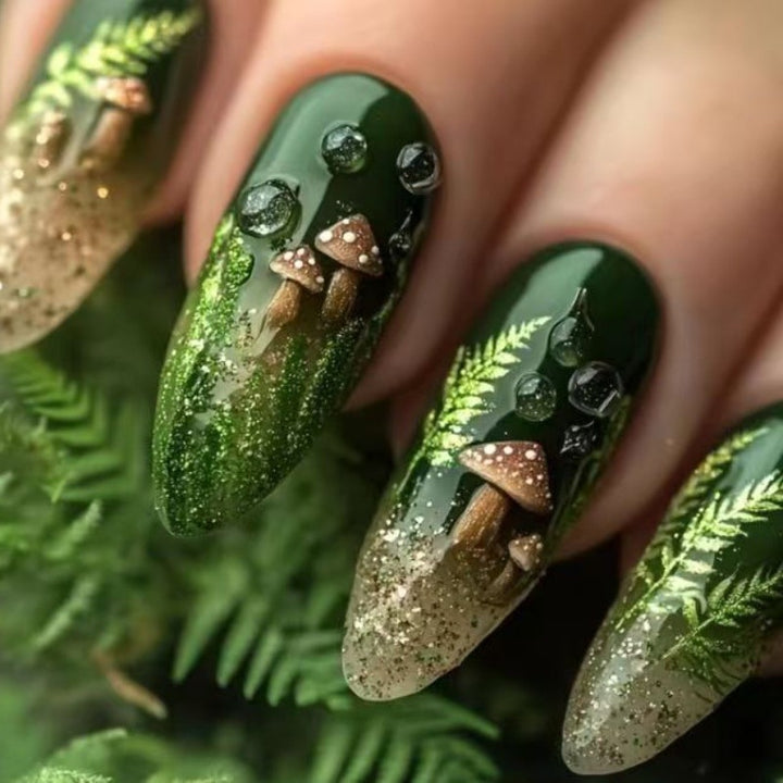 Elegante Kunstnägel mit pflanzlichem Design Karnz