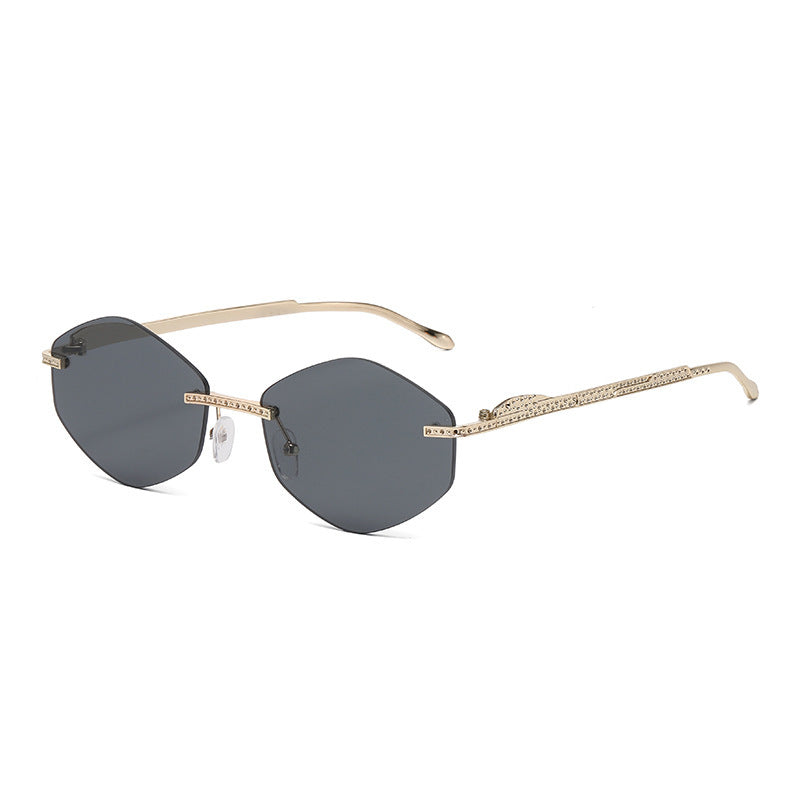 Damen extravagante Sonnenbrille mit funkelnden Akzenten Karnz