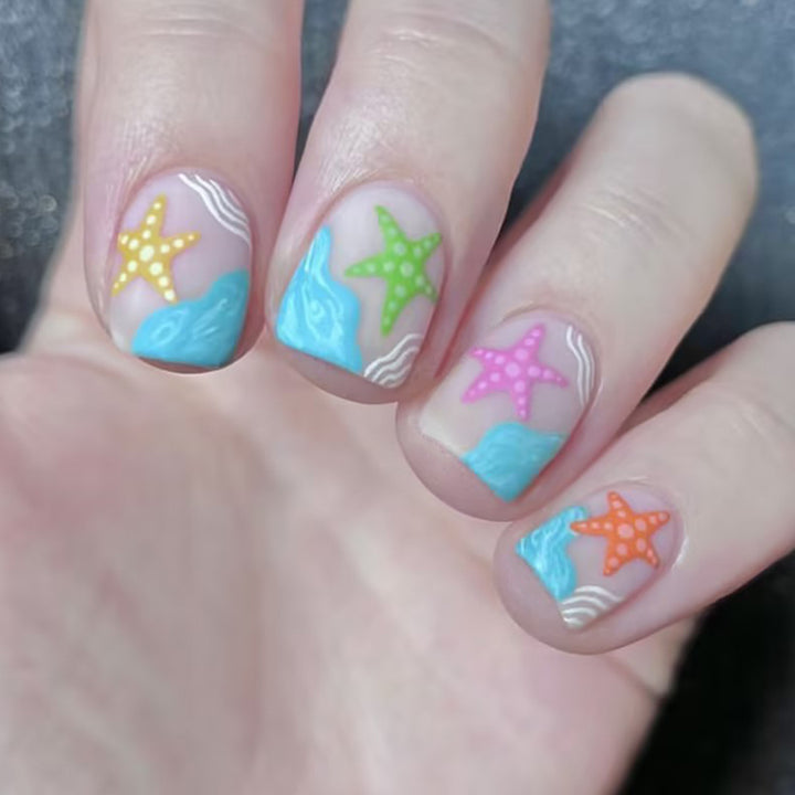 Künstlerische strandthematische Nagelkunst Karnz