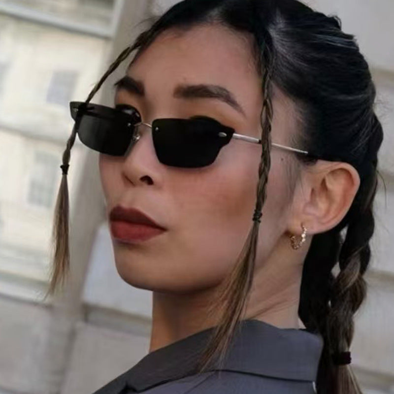 Damen geometrische Sonnenbrille mit filigranem Rahmen und transparenten Gläsern Karnz