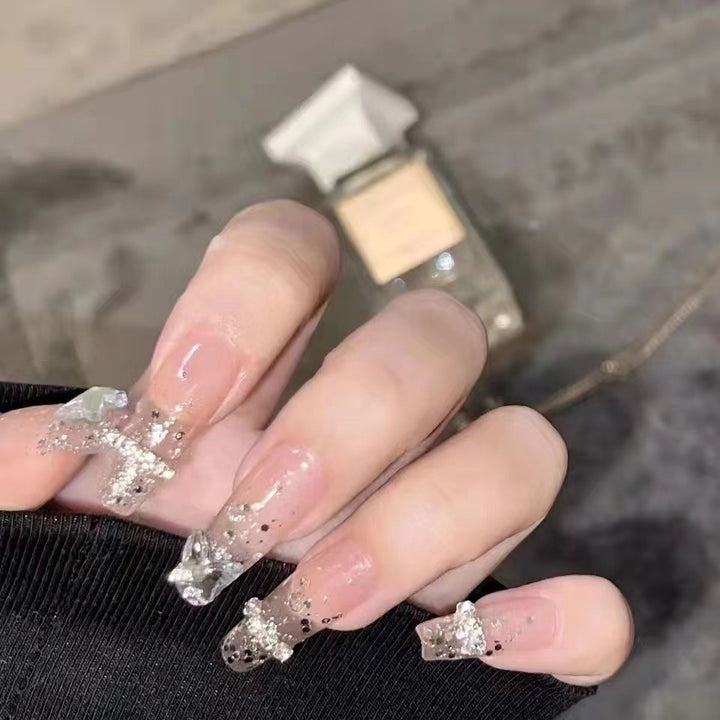 Elegante glitzernde Press-On-Nagelverlängerungen