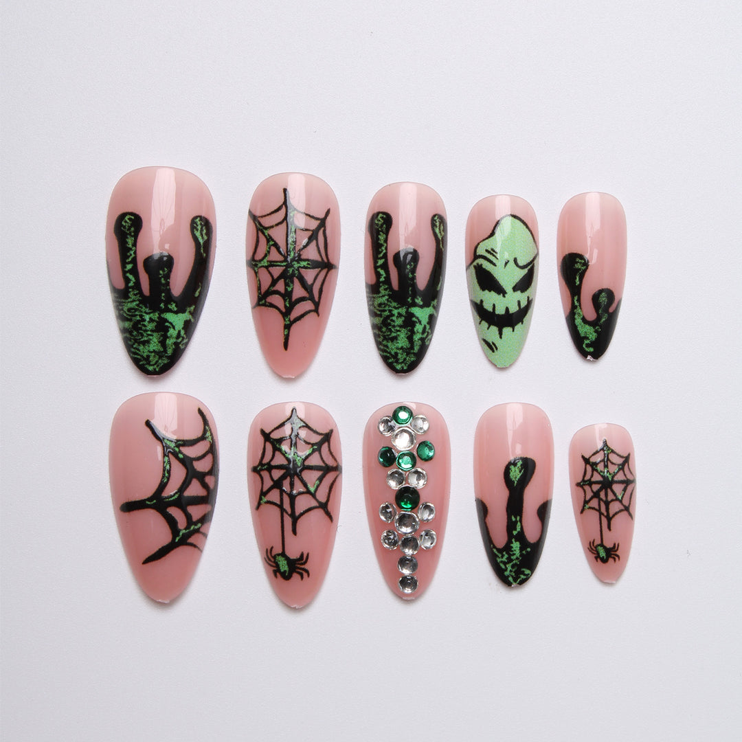 Kreatives Kunstnagelset mit Halloween-Motiven Karnz