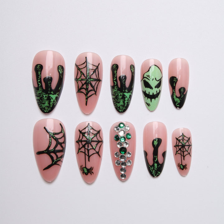 Kreatives Kunstnagelset mit Halloween-Motiven Karnz