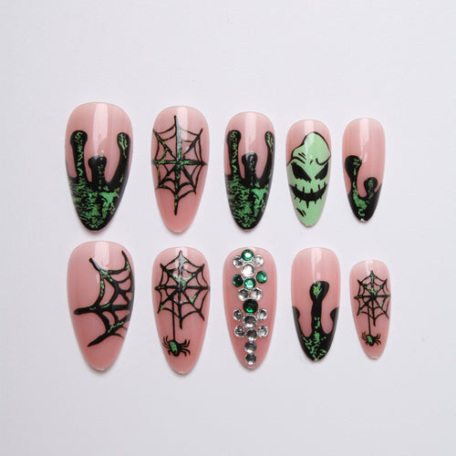 Kreatives Kunstnagelset mit Halloween-Motiven Karnz
